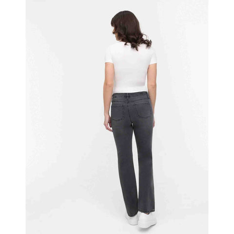 Wonderjeans RS Relaxed Black Stone, jeans in tall met lange benen, achteraanzicht
