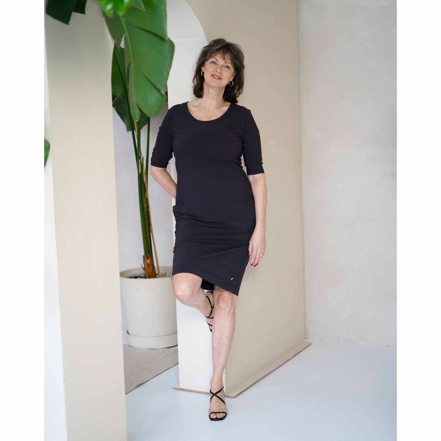 fashion tall woman longlady z dress travel gray brown