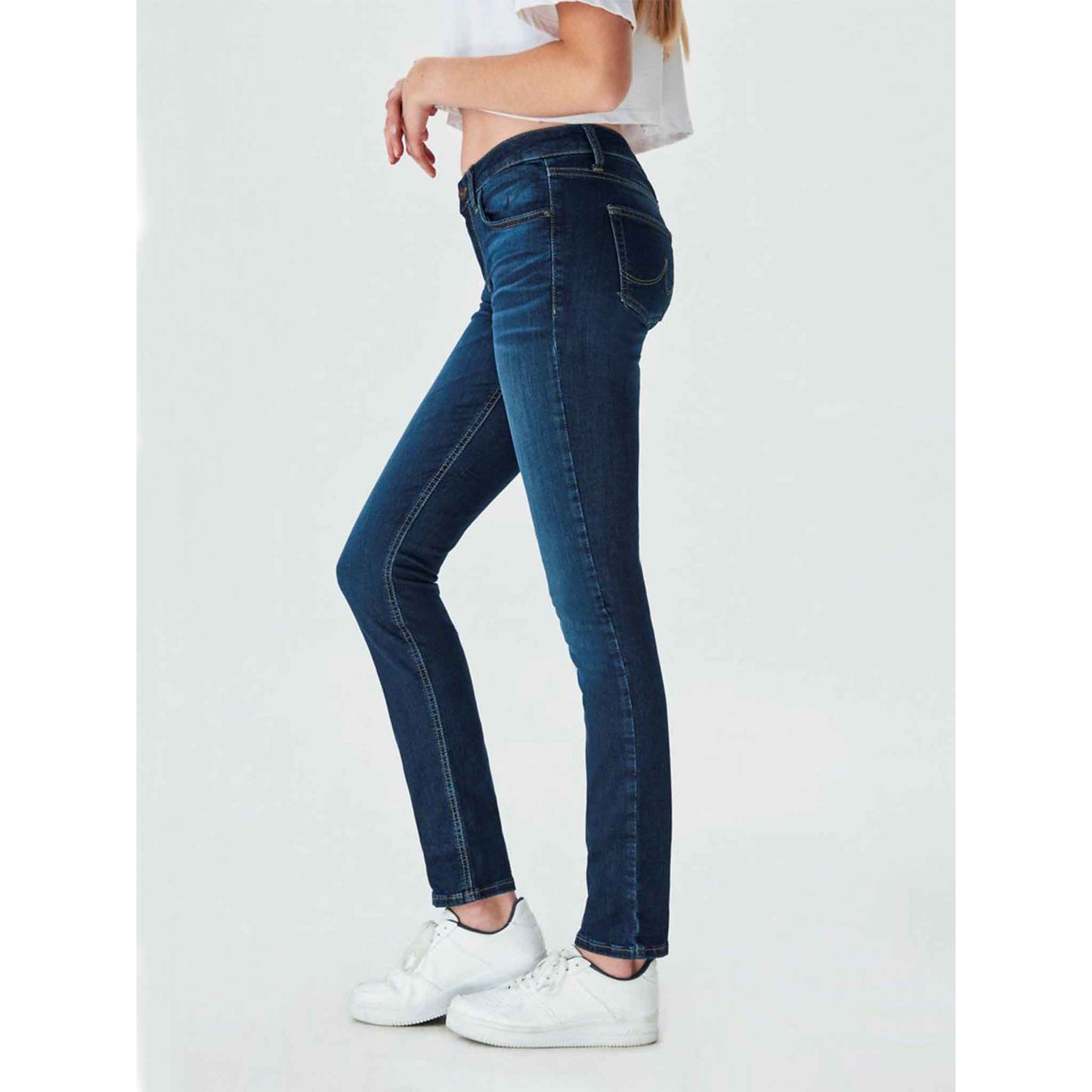 fashion tall woman ltb jeans aspen sian