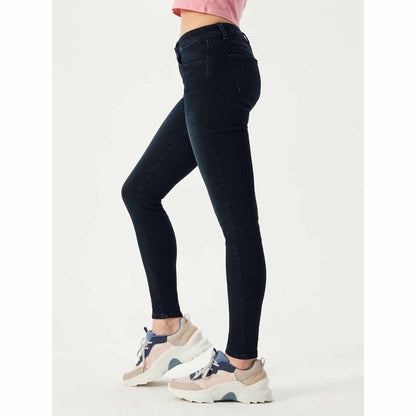 fashion tall woman ltb jeans nicole parvin